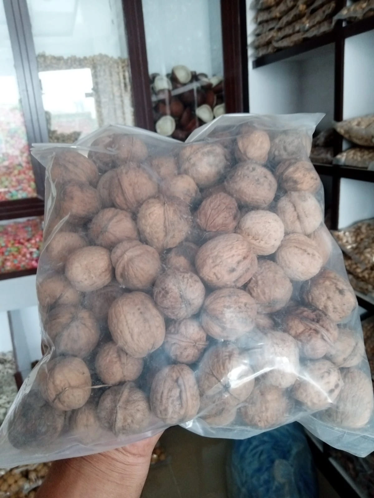 Desi akhrot